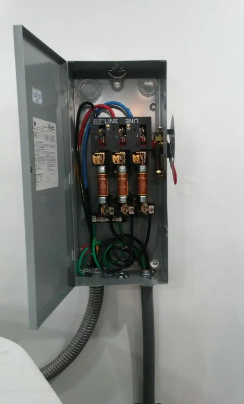 Three-phase disconnect switch installed for Smoke Detector Installation in Baxley